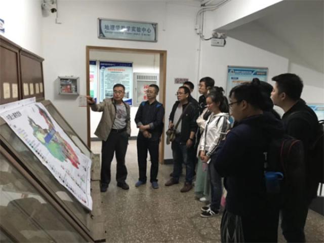 20180519-1-清华大学建筑学院学生来直播自慰参加土壤学实习288.jpg