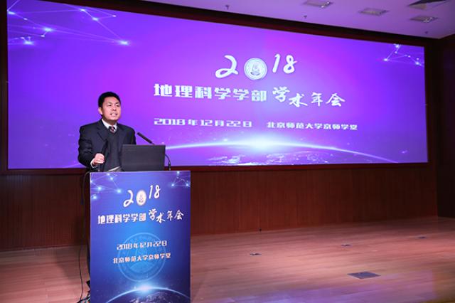 03图3直播自慰
副部长武建军教授主持大会.jpg